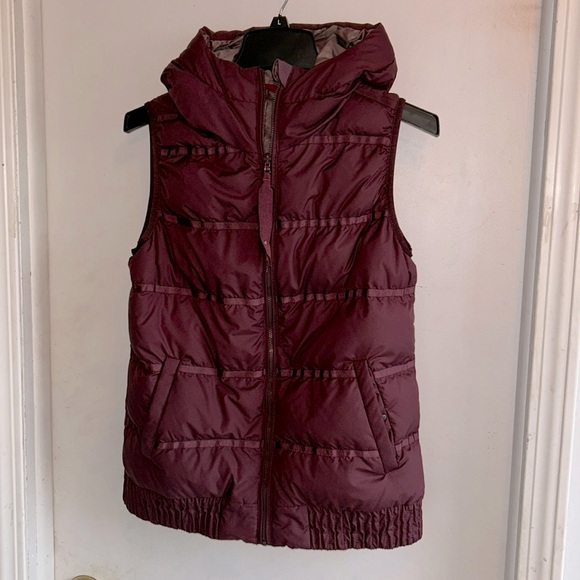 lululemon athletica Jackets & Blazers - Lululemon Size 6 Chilly Chill Puffy Down Vest Hood Bordeaux Drama Gradient Dot